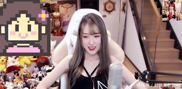 直播间|超管:你老是战术后退,我要封禁警告了,腐团儿:怪这沙发容易倒