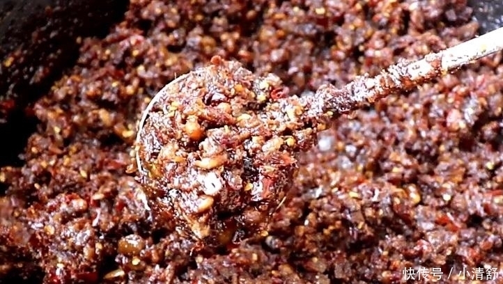 扑鼻|自从学会黄豆这种吃法,我家每年做5斤,酱香扑鼻,做一次能吃1年