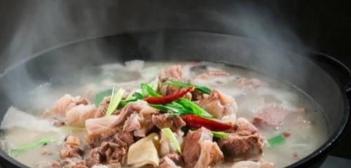 炖羊肉,调料不是越多越好!只加2样,羊肉软烂羊汤鲜美,没膻味