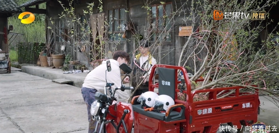 张艺兴|看过杨紫李诞对张艺兴的评价,才知道观众吐槽他不会生火恶意好大