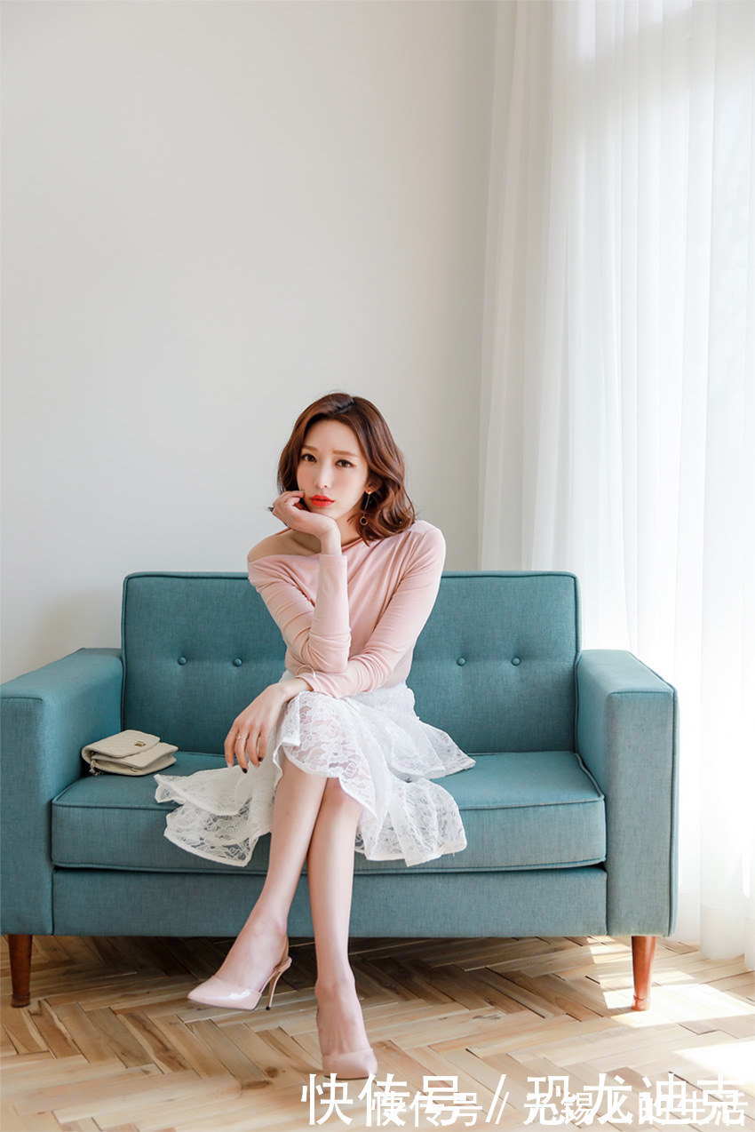 过膝长裙 穿过膝长裙的美女模特,端庄优雅的气质很迷人