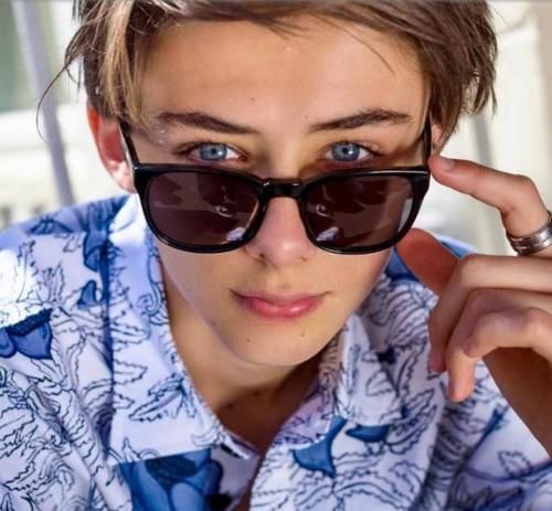 小帅|“世界最帅”的男孩长大了，并非浪得虚名，跟丁真意外撞脸