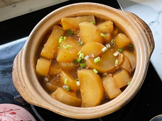 冬天多吃萝卜，自制酱汤萝卜，成本不到5元，鲜美滋补营养高