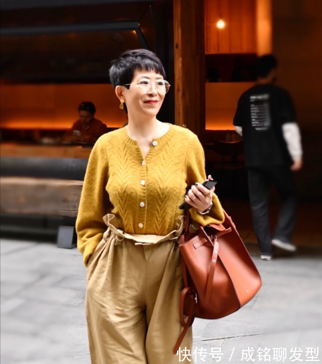 小西装|老年穿搭就服这位62岁的奶奶！自然真实不做作，时尚大方又高级