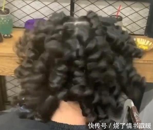 女孩|奇闻:女孩去烫头发,本以为是要发型被毁,结果却让人羡慕