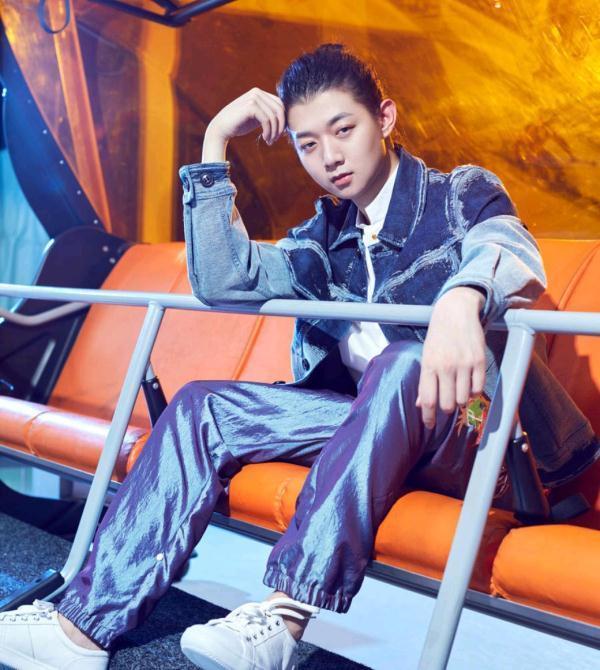 霍尊登《趣玩天下》杂志封面,这组图片拍得也太好看了吧!