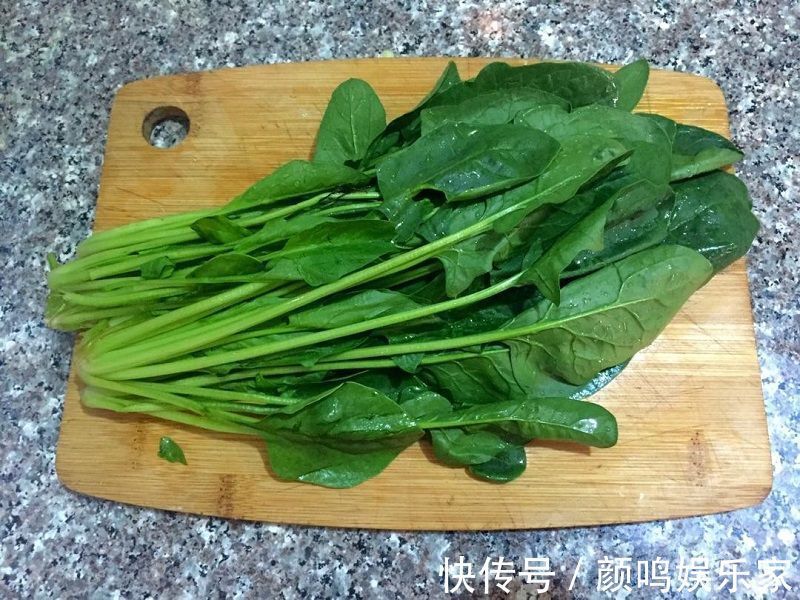 肉毒杆菌|宝宝两岁前这4种辅食不适合，越吃脾胃越弱，宝妈不要“踩雷”