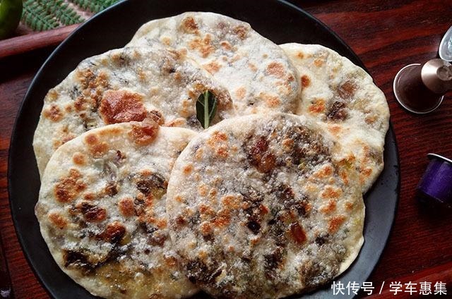 自从学会做这饼,我家一周吃3回,又香又脆,放凉了也不硬!