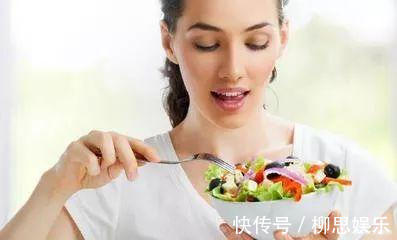 肠胃功能|吃早餐时,除了要少喝大米粥,这4种食物,也要尽早撤下饭桌!