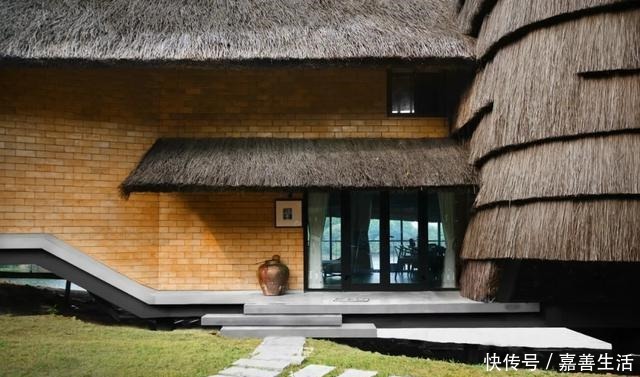 中薪|越南河内湖边民宅,土砖茅草打造的别墅!
