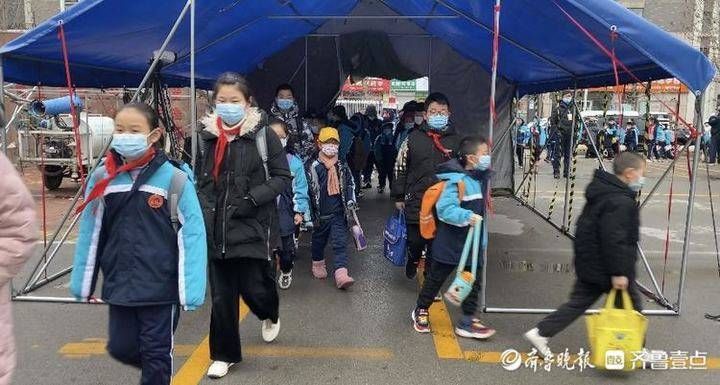 开学啦！聊城市东昌府区光明小学学生们陆续走进校园