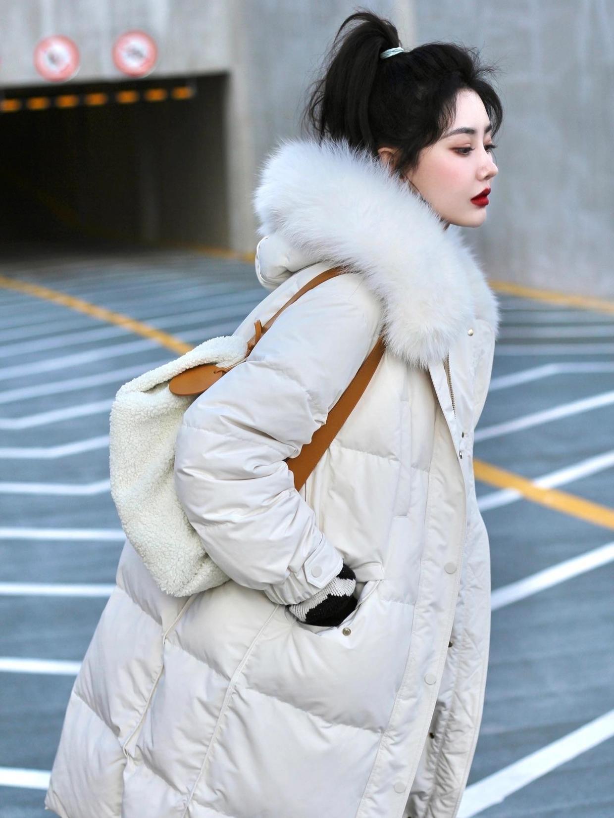 羽绒服|萧瑟冬日没在怕,一定要尝试的五套羽绒服搭配,秒变雪地小精灵