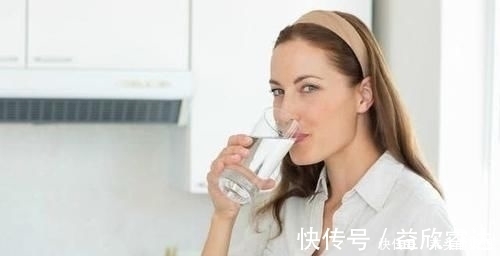 提升|女生有这5个习惯,会让嘴唇变丑尤其第2个,不改掉难提升颜值