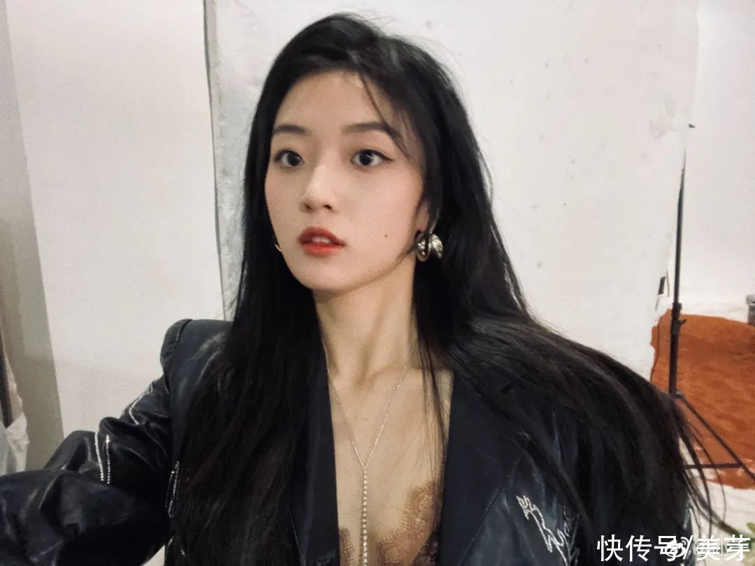 宝藏女孩|00后输了，这届95后小花也太会穿了吧