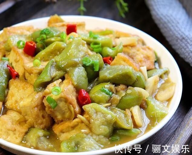 五香粉|豆腐如此做太好吃了，不炒不油炸，加3根丝瓜，出锅比红烧还香