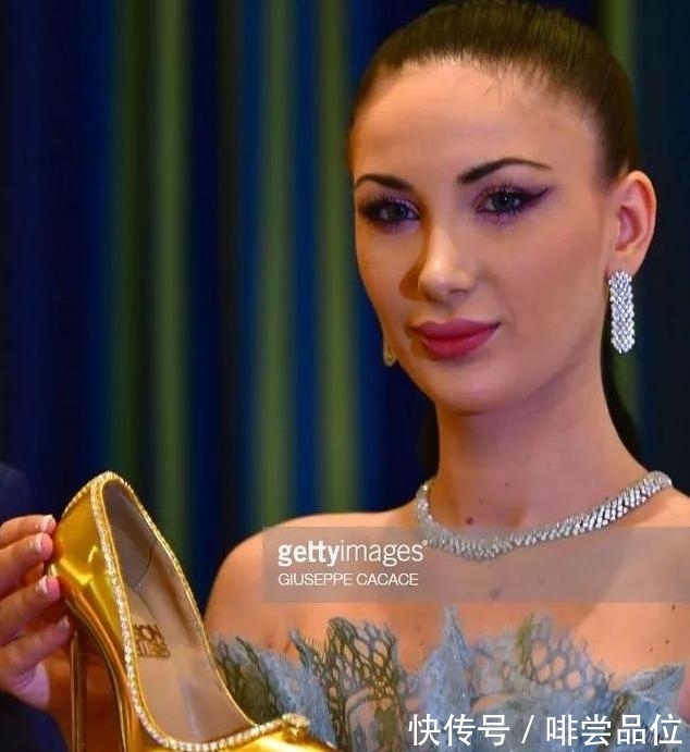 迪文 价值亿元的鞋子出现在迪拜,镶嵌了200多颗钻石,走路都不敢摔