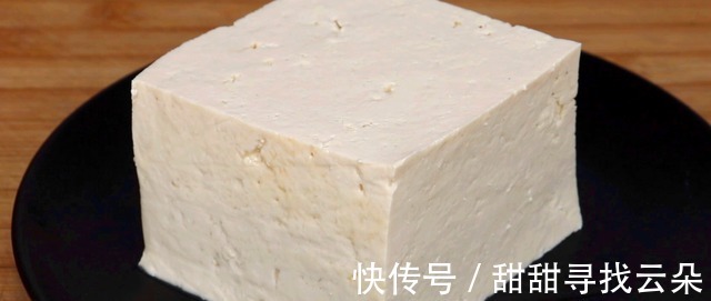 豆腐最简单的家常做法，2分钟教你，很多人没试过，出锅真香！