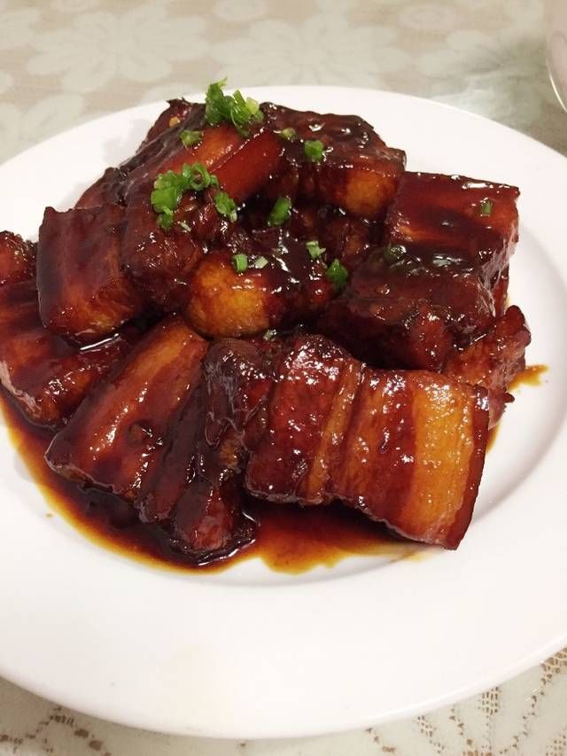  今天出门买了五花肉，送您美味的红烧五花肉，肥而不腻，美味下饭
