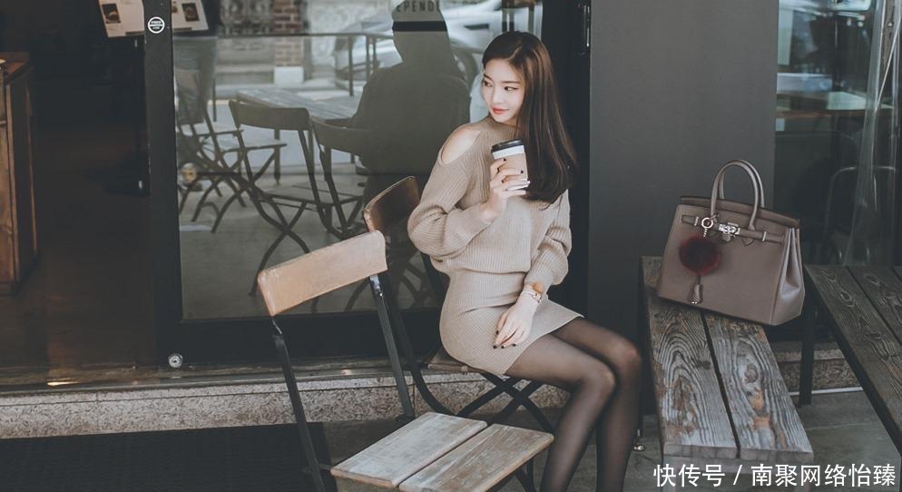 连衣裙|针织包臀连衣裙+黑丝袜,美丽又时尚,气质这块拿捏的稳稳的