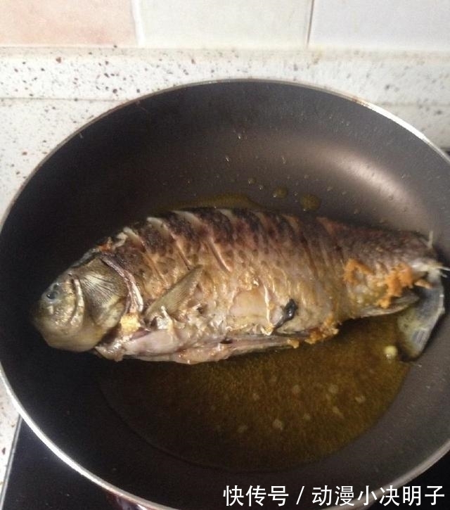 鲫鱼好吃但刺多, 教你一招, 做出的鲫鱼没有鱼刺, 安全放心