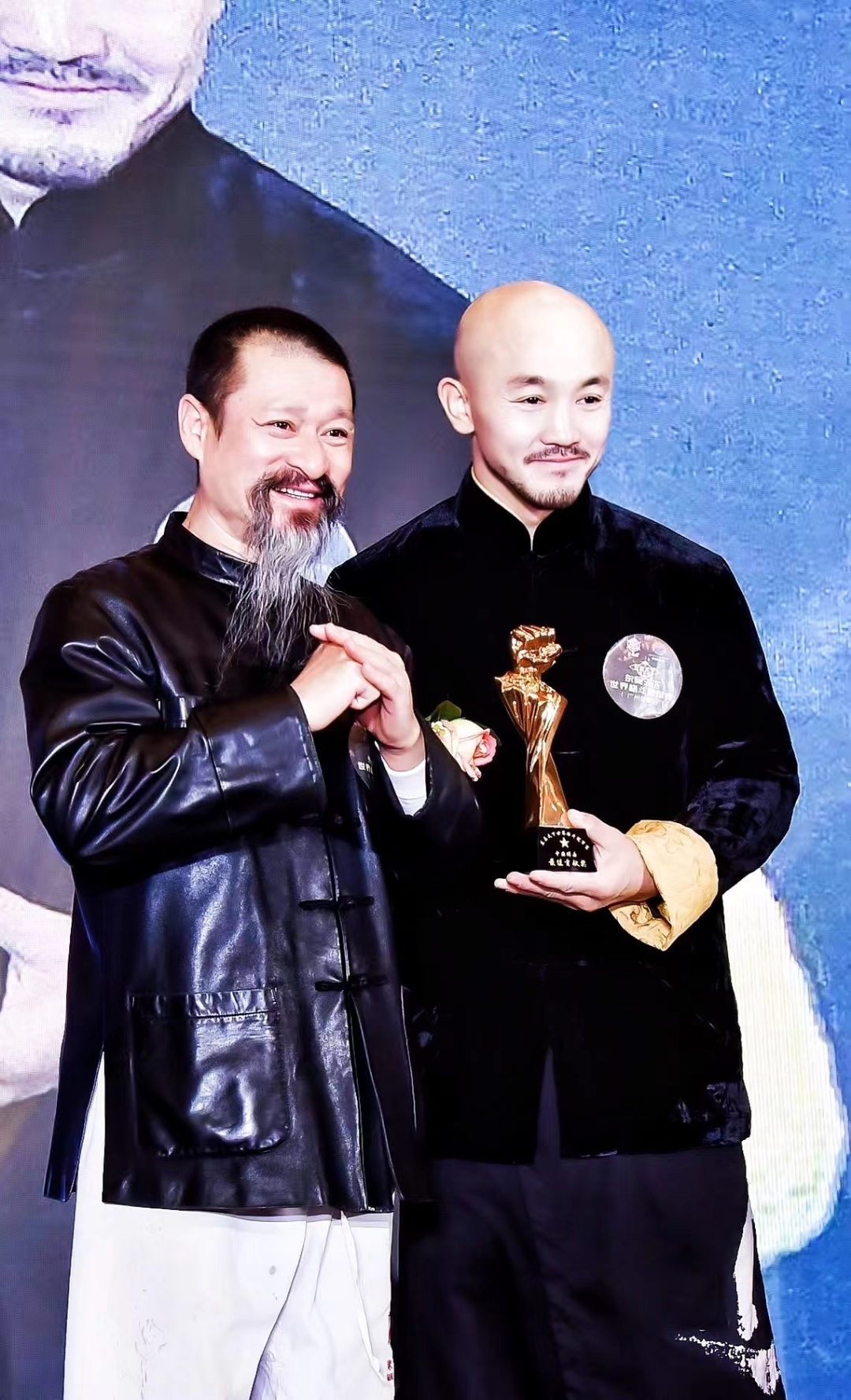 颁奖典礼|一龙与方便五天内两次碰面!第一次剑拔弩张,第二次虎牙元旦直播