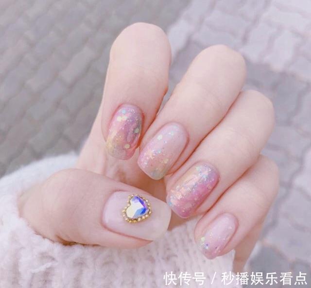 浪漫|浪漫的樱花季到了,赶快来跟女神们,get浪漫的仙女美甲吧