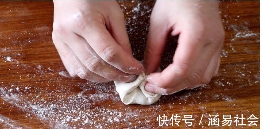 花椒粒|一碗面粉,2个萝卜,教你做好吃的萝卜丝饼,爱吃萝卜的快收藏