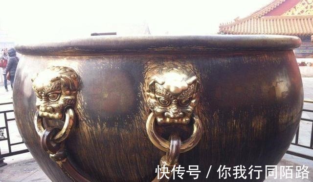 后裔@他当上皇帝后给老乡18缸咸菜,老乡扔了17缸,打开第18缸后傻眼了!