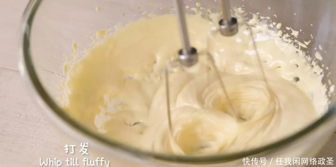 蛋糕|满满秋天的气息,要不试试制作一下橙子卷芝士蛋糕杯,美味又简单