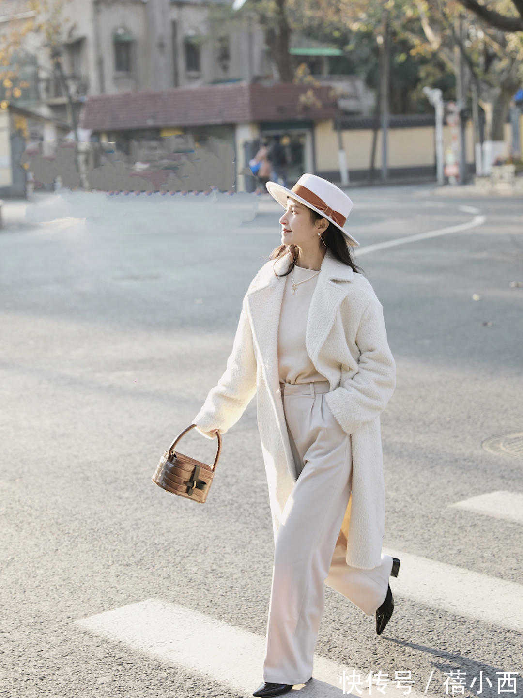 羽绒服 今年流行“翻领大衣”,比西装保暖比羽绒服显瘦,出街赚足回头率