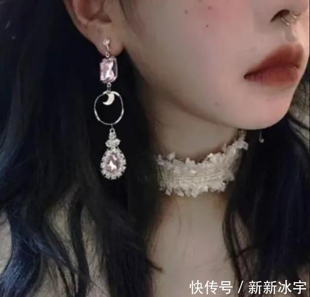 女孩子想变“樱桃唇”,3个恶习趁早改,否则“火锅嘴”没人爱