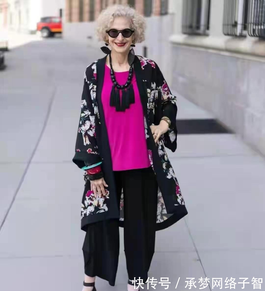 服装|看完中外两位“大龄奶奶”穿搭，才明白什么叫“美人在骨不在皮”