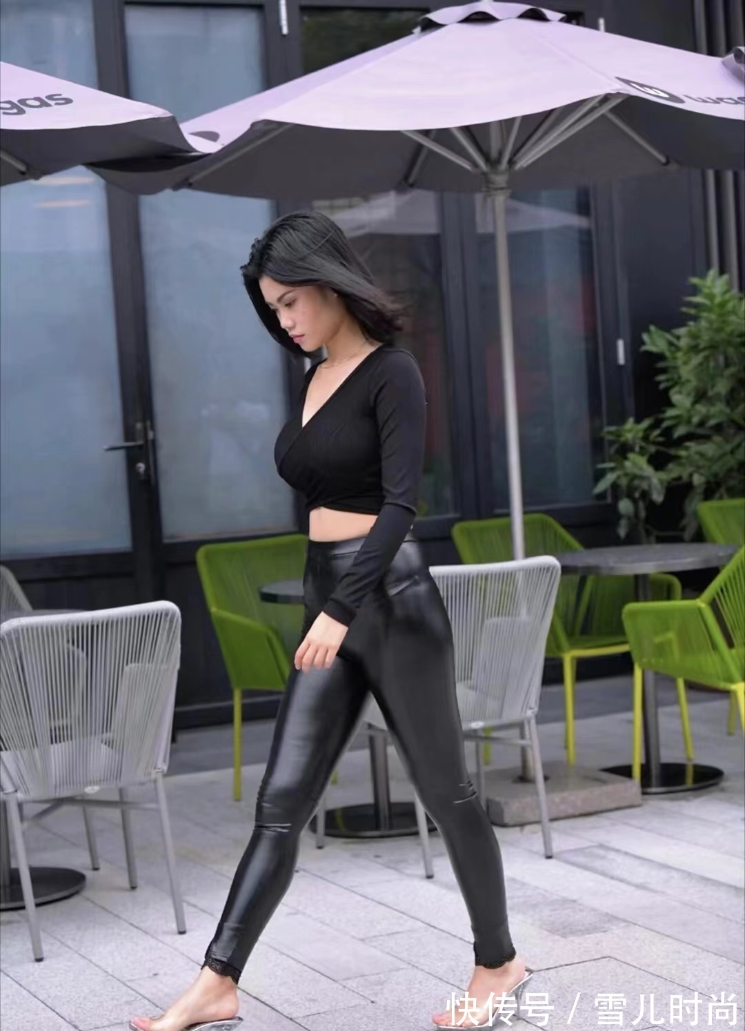 身材 黑色打底衫搭配紧身皮裤时尚修身有魅力,打造完美身材!