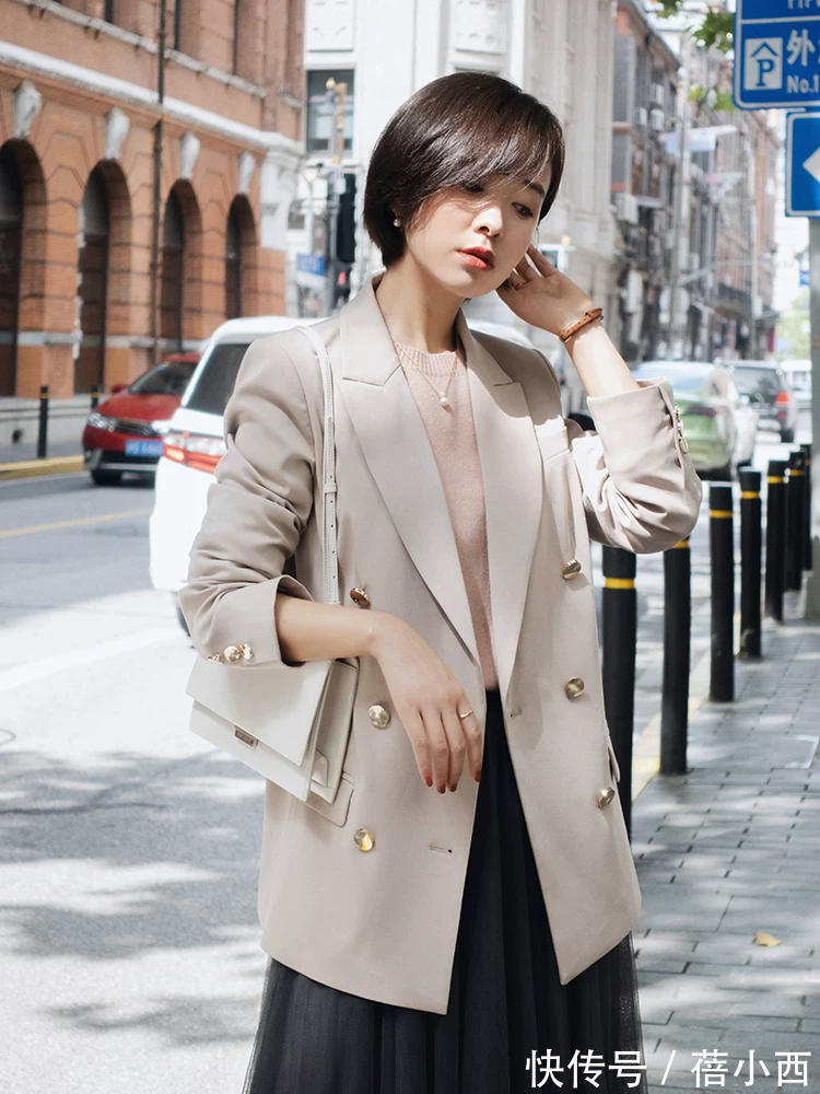 围巾 职场女性还是穿“西装”最高级,搭配裤子、半身裙,优雅又有范儿