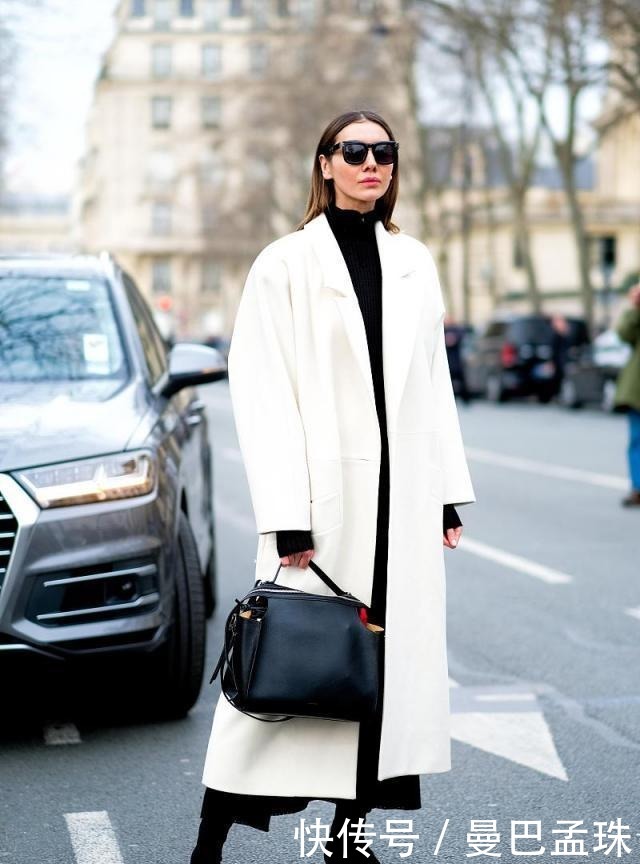 女人|50+的女人冬天怎么穿才时尚?大衣+高领衫,谁见都夸洋气