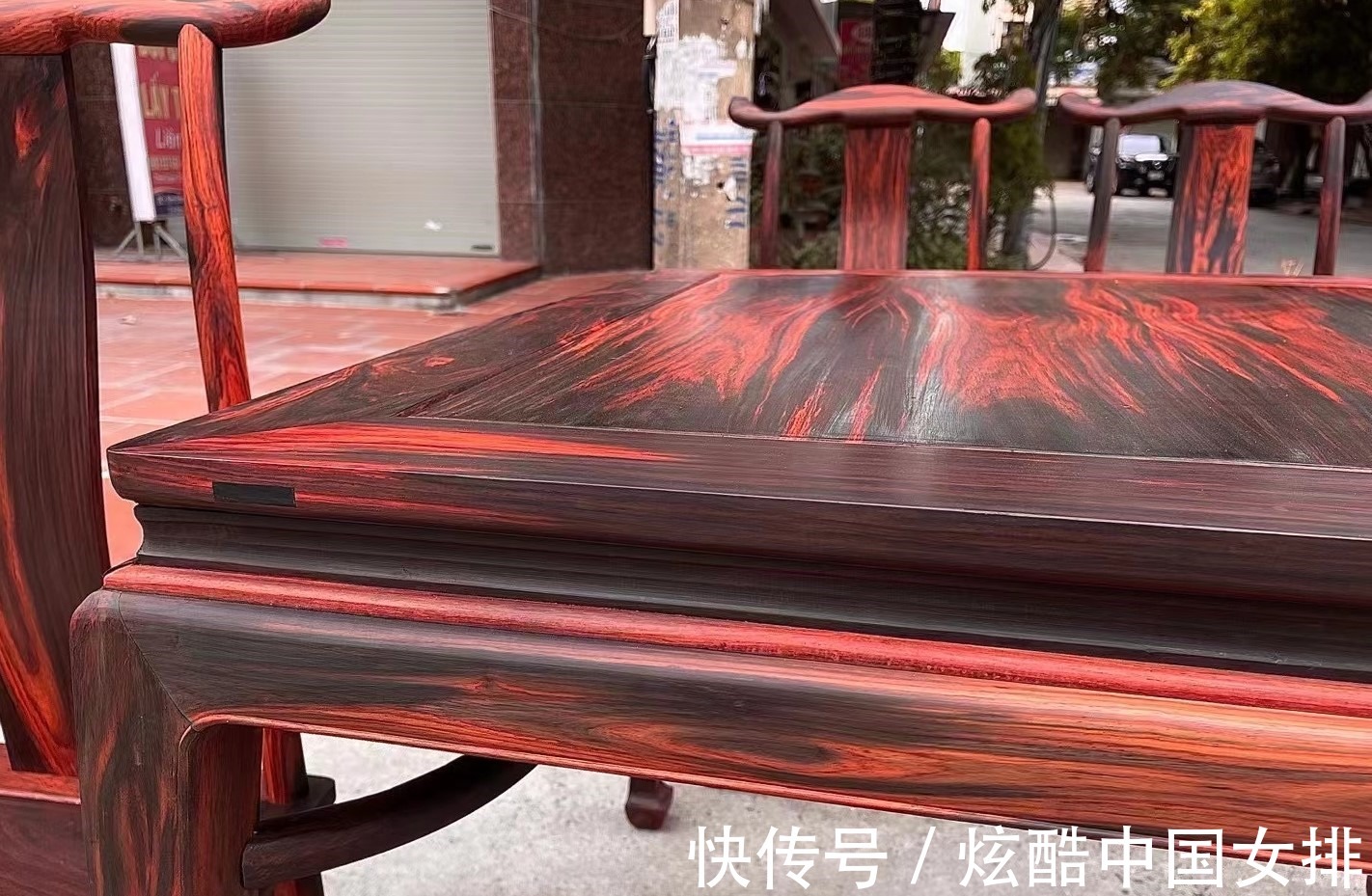 大红酸枝|几百年以来，为什么大红酸枝红木家具还被人喜欢
