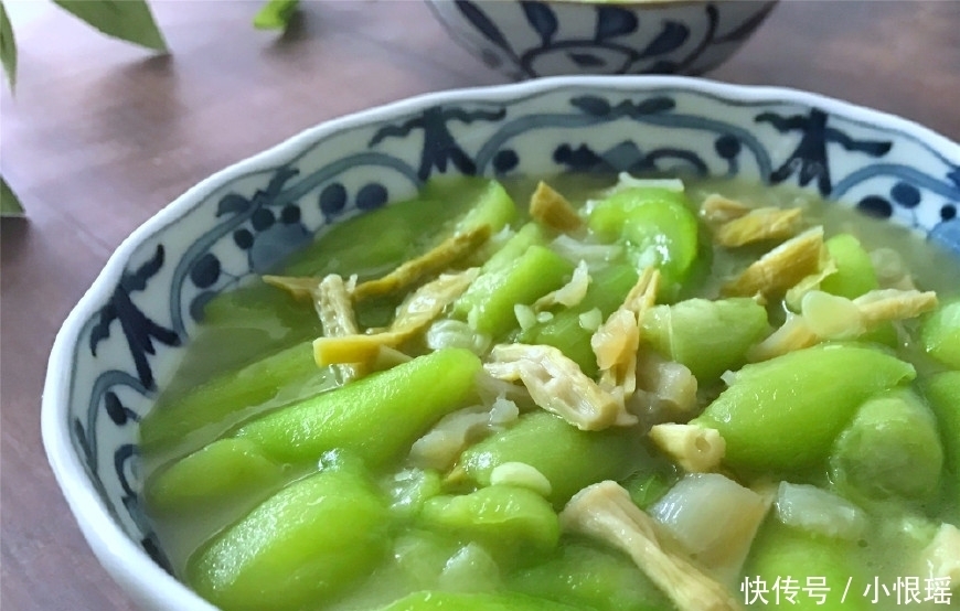 吃光|简单快手的家常菜,10分钟端上桌,炒时加两物,鲜美到汤都吃光