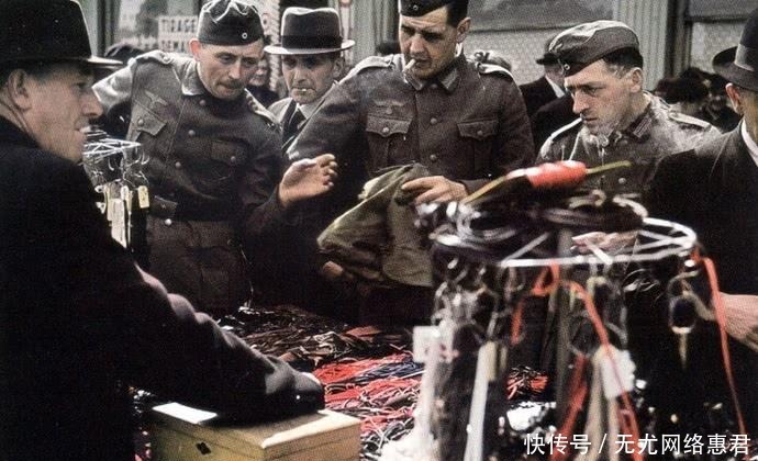 德军士兵|1941年德军占领下的巴黎:美女盛装逛街,德军看报纸也得花钱
