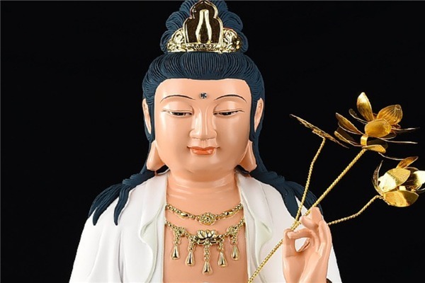 坐骑金毛犼,观音菩萨为何总侧着骑?看当年封神大战,发生过什么