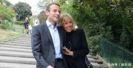 布丽吉特整容后更自信同马克龙出游亲密似挂件，撒起娇来齁甜蜜