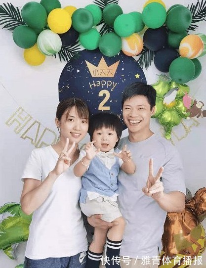 苏神|苏炳添真是居家好男人!老婆不在身边,美女敬酒一口喝完赶紧撤