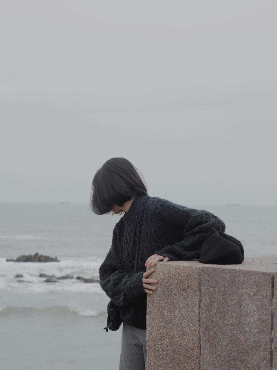 毛衣|冬季套头毛衣这样搭,配大衣更显精神