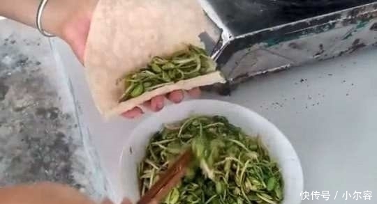 采摘|只有雨后田里才会冒出来的美味,一家人赶紧采摘,就是不够塞牙缝