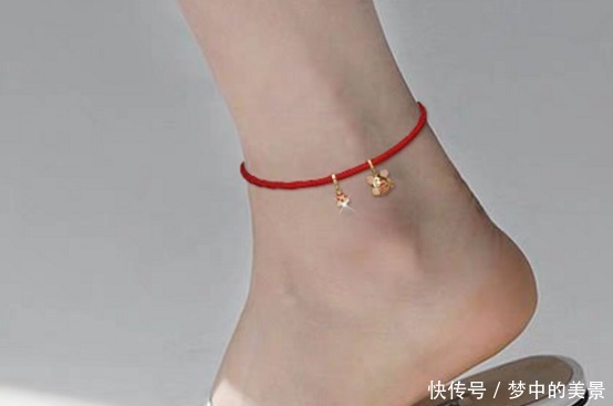 光秃秃的脚踝过于单调,不如尝试戴脚链吧,这几种很棒!