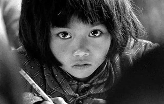 命运&28年过去了,那个渴望上学的“大眼睛”女孩,她的现状超出了想象