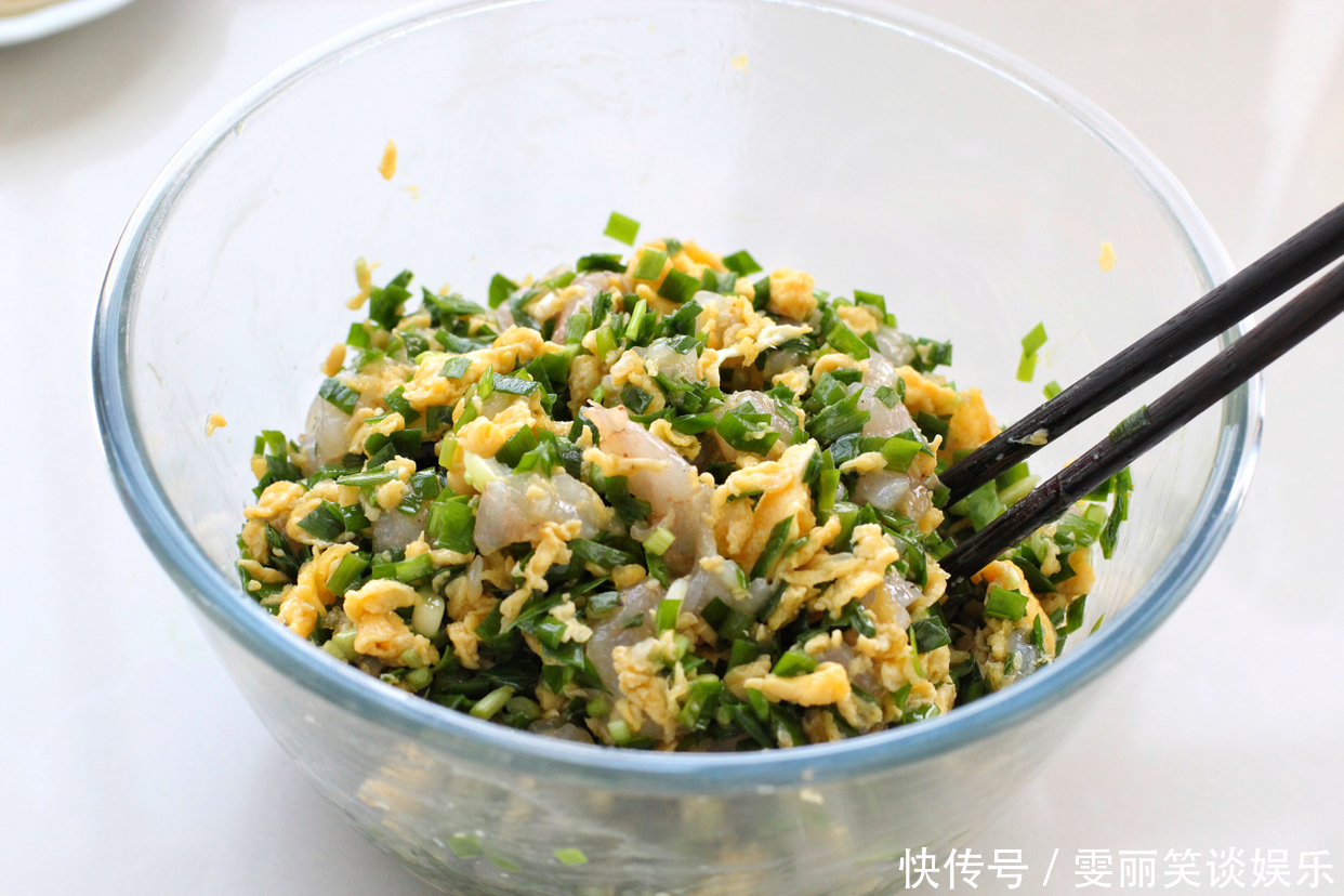 鲜美|想吃包子又不爱揉面,教你一招,半小时就出锅,皮薄如纸倍儿鲜美