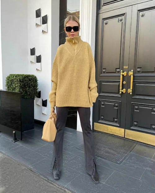 今春穿什么颜色好看？最显高级的“杏色＋墨灰”配色，错过很遗憾