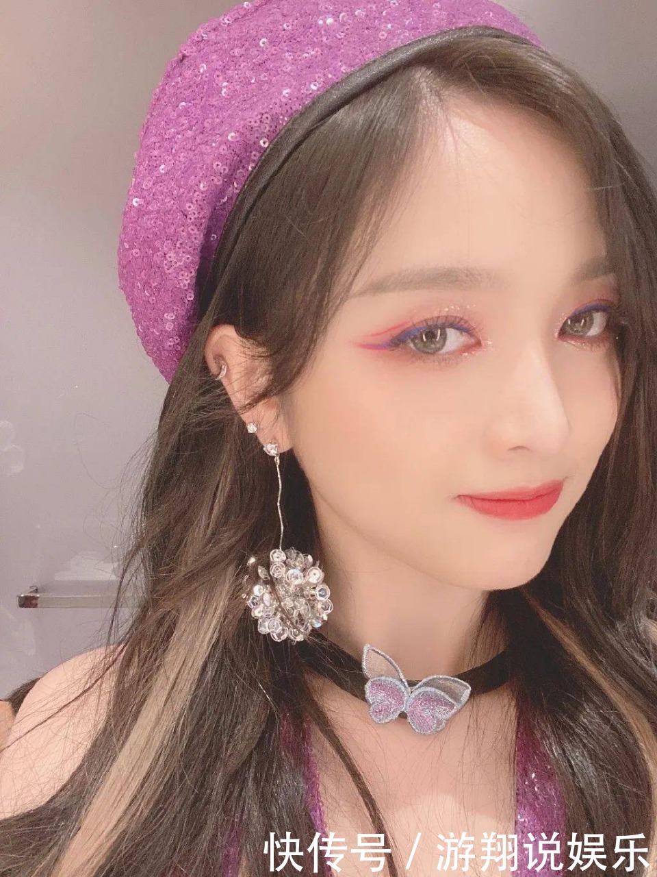 告别冬季沉闷,娜扎热巴都在画彩色眼线,个性又吸睛,时髦精必备