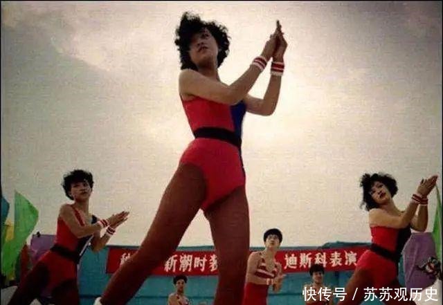 老照片实拍改革开放初期中国大陆的模特