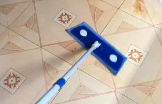 柔顺剂|用清水拖地等于没拖，从家政公司那偷学一招，拖地又快又干净